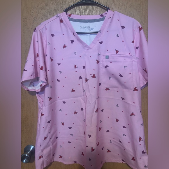 Fabletics Pink Heart Print Top - Picture 1 of 5